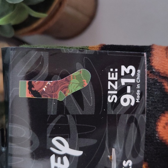 Disney Maui From Moana Crew Socks - Picture 2 of 6